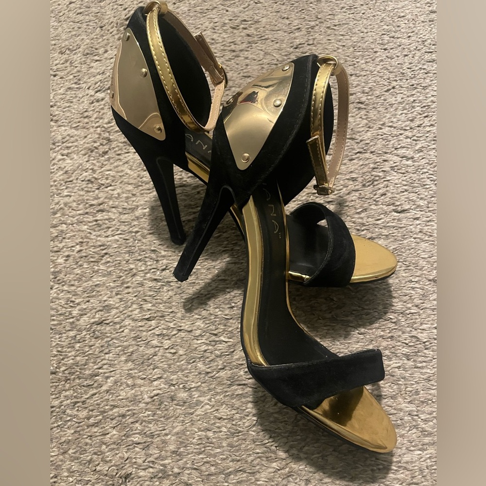 Liliana stiletto gold and black heels